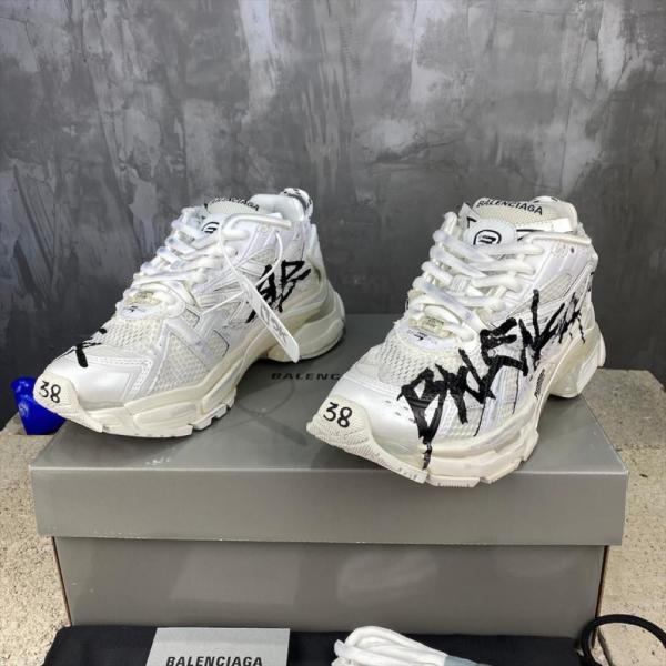 Balenciaga Runner Graffiti White