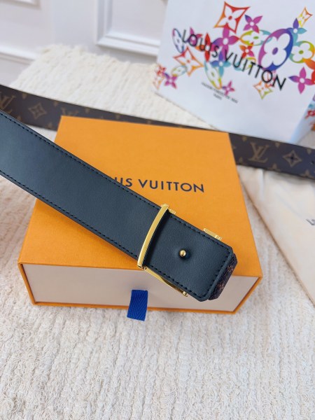 Louis Vuitton Belt 22 (width 4cm)