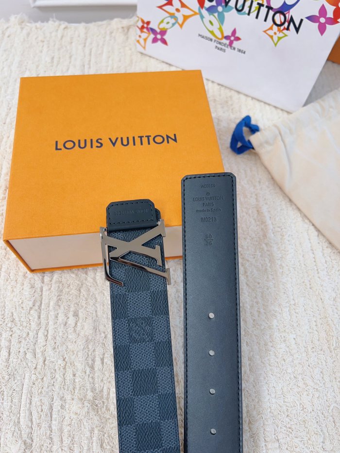 Louis Vuitton Belt 25 (width 4cm)