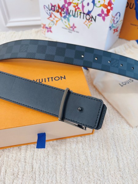 Louis Vuitton Belt 25 (width 4cm)