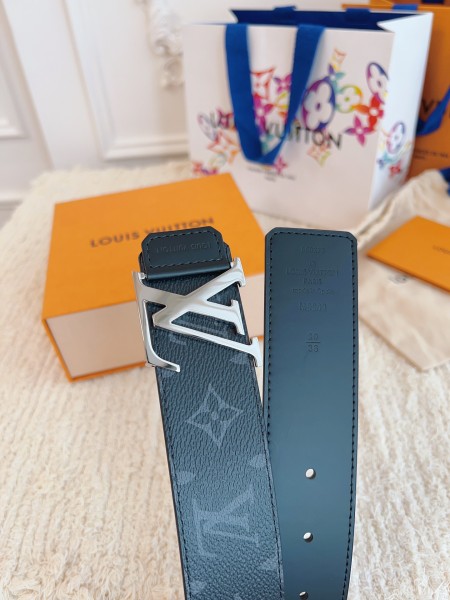 Louis Vuitton Belt 19 (width 4cm)