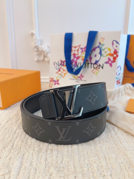 Louis Vuitton Belt 18 (width 4cm)