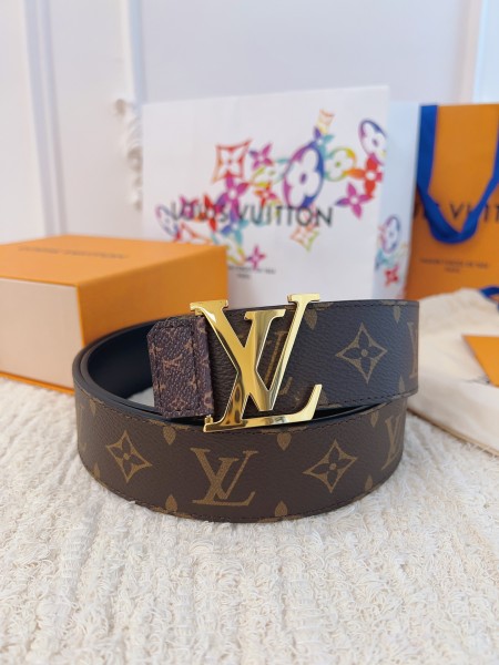 Louis Vuitton Belt 22 (width 4cm)