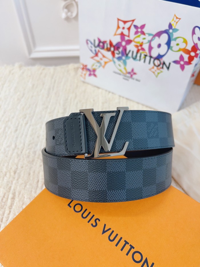 Louis Vuitton Belt 25 (width 4cm)
