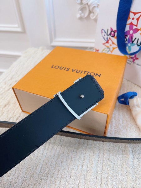 Louis Vuitton Belt 21 (width 4cm)