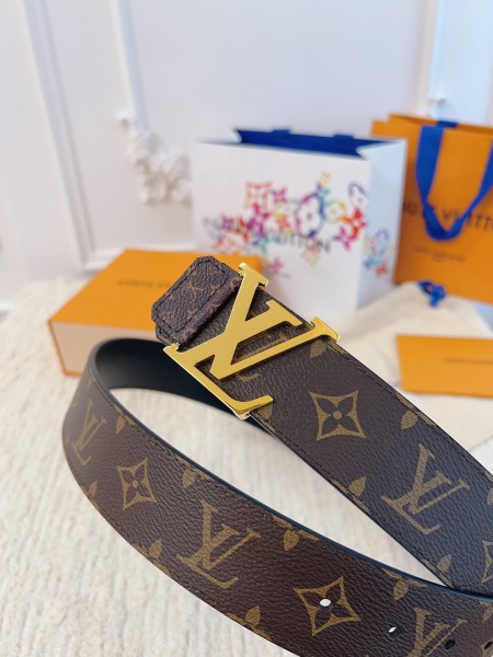 Louis Vuitton Belt 22 (width 4cm)