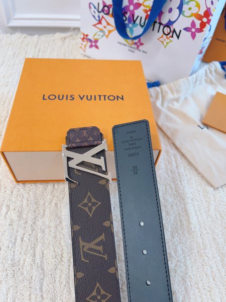 Louis Vuitton Belt 21 (width 4cm)