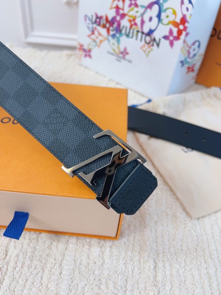 Louis Vuitton Belt 25 (width 4cm)