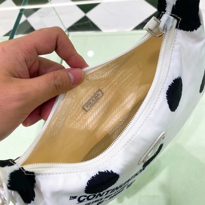 handbags prada Hobo 1NE515 re-edition 2000   Size:22*17*6