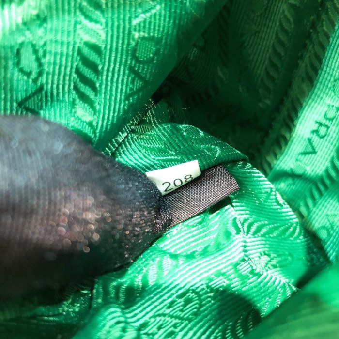 handbags prada Hobo 1NE515 Re-edition 2000    Size:22*17*6