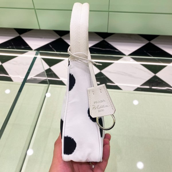 handbags prada Hobo 1NE515 re-edition 2000   Size:22*17*6