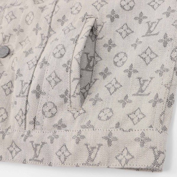Clothes LOUIS VUITTON 852