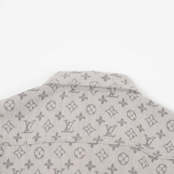 Clothes LOUIS VUITTON 852