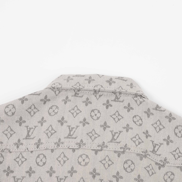 Clothes LOUIS VUITTON 852