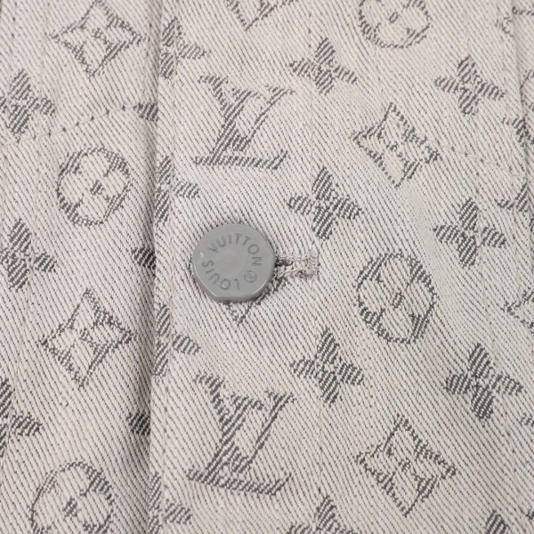 Clothes LOUIS VUITTON 852