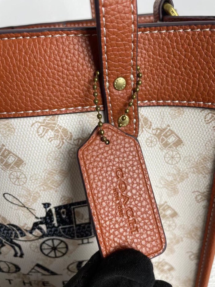 Coach C8456 size:22*21*12