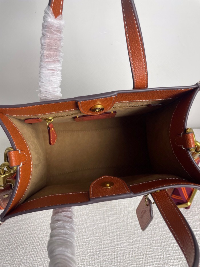 Coach C8456 size:22*21*12