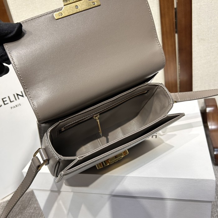  Handbags CELIN TEEN TRIOMPHE BAG 188423 size:18.5*14*5 cm
