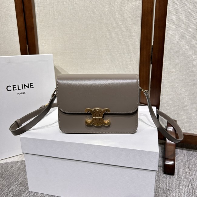  Handbags CELIN TEEN TRIOMPHE BAG 188423 size:18.5*14*5 cm