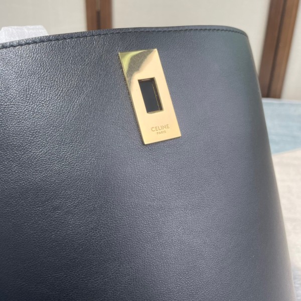 Handbags Celine TEEN BUCKET 16 197573 16 X 18 X 16 cm