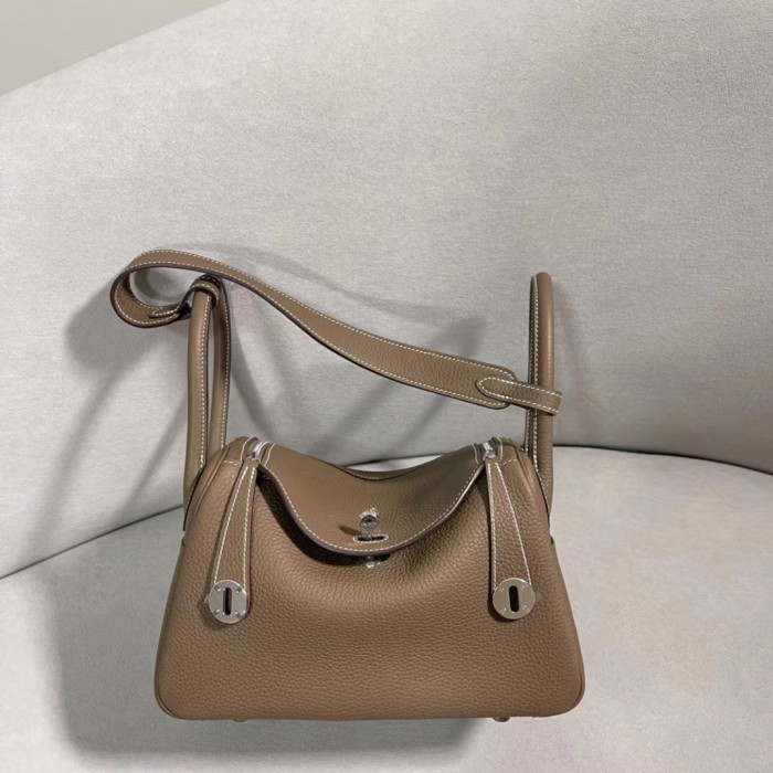  Handbags Hermes Lindy size:19.5 cm