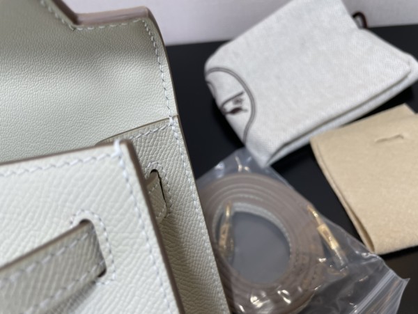  Handbags Hermes  Kelly size:19.5 cm