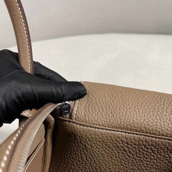  Handbags Hermes Lindy size:19.5 cm