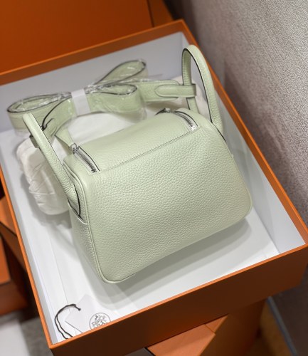  Handbags Hermes Mini Lindy  size:19 cm