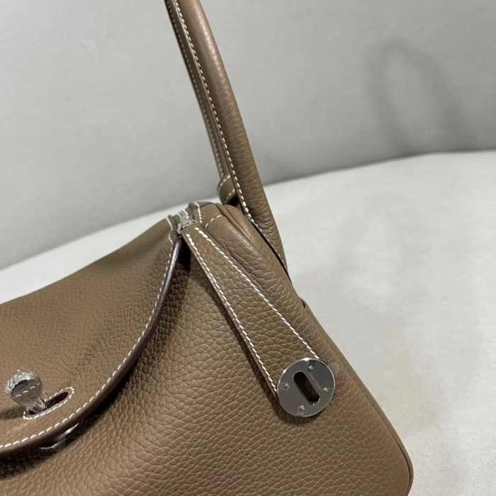  Handbags Hermes Lindy size:19.5 cm