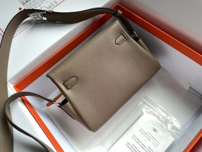  Handbags Hermes Kelly messenger  