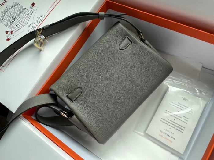  Handbags Hermes Kelly messenger  
