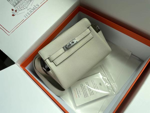  Handbags Hermes Kelly messenger  