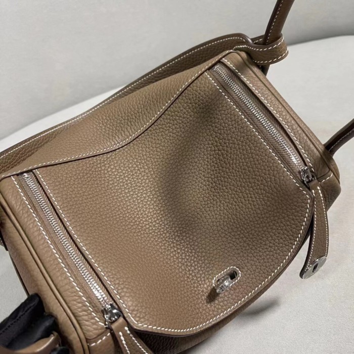  Handbags Hermes Lindy size:19.5 cm