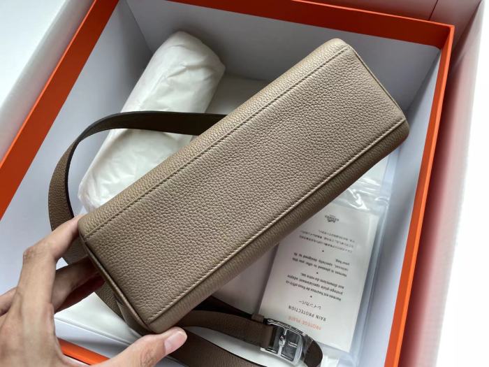  Handbags Hermes Kelly messenger  