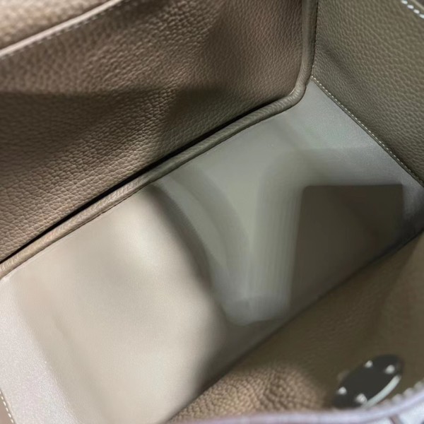  Handbags Hermes Lindy size:19.5 cm