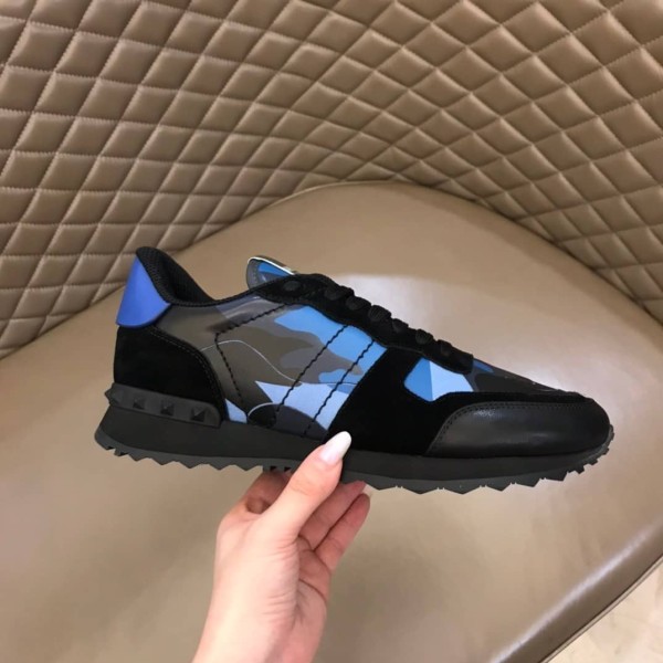 Valentino Garavani Camouflage Rockrunner Sneaker in fabric and nappa leather BLUE