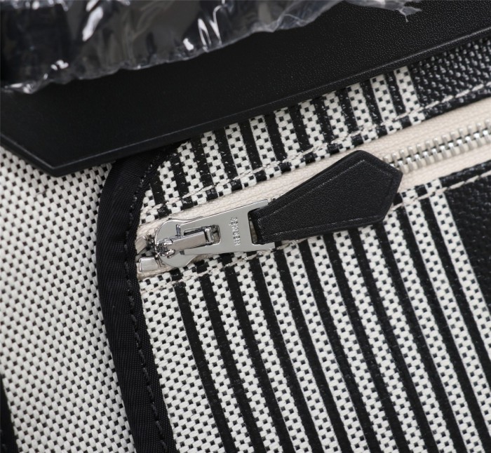  Handbags Hermes Hermès Herdag  size:31cm