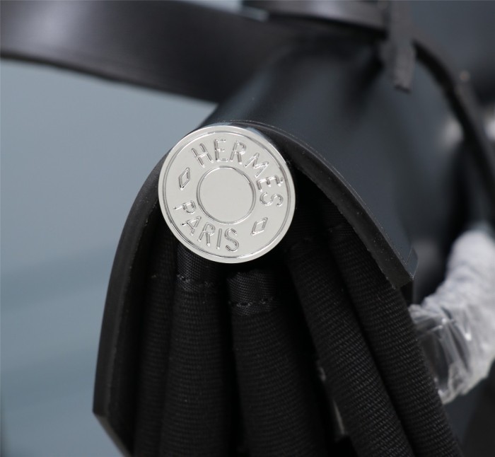 HERMES Herbag Zip Canvas With Hunter Cow Leather Single Bag, Crossbody Handbag 31 Unisex Black H078971CKAA size 31*10*25cm