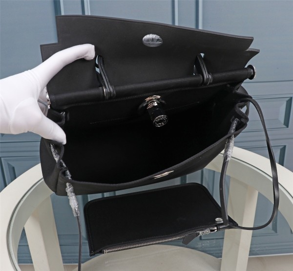 HERMES Herbag Zip Canvas With Hunter Cow Leather Single Bag, Crossbody Handbag 31 Unisex Black H078971CKAA size 31*10*25cm