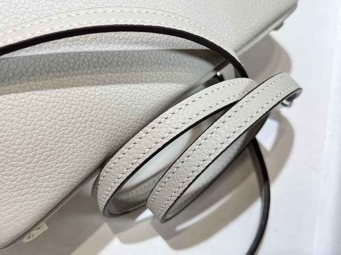  Handbags Hermes Mini bolide size:19*14*8 cm