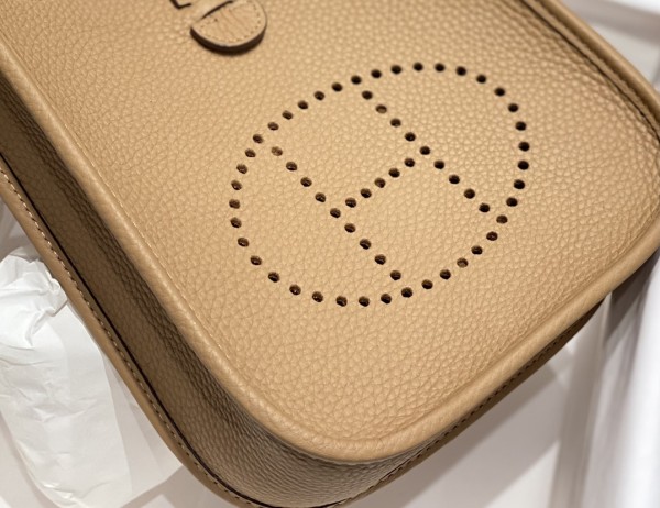  Handbags Hermes 𝗠𝗶𝗻𝗶 𝗘𝘃𝗲𝗹𝘆𝗻𝗲 size:18 cm