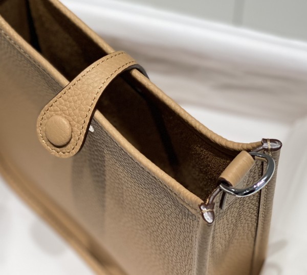  Handbags Hermes 𝗠𝗶𝗻𝗶 𝗘𝘃𝗲𝗹𝘆𝗻𝗲 size:18 cm