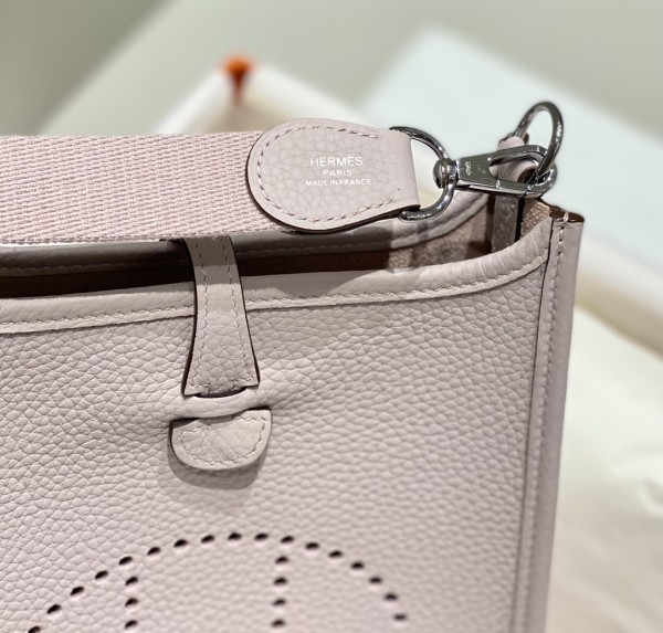  Handbags Hermes 𝗠𝗶𝗻𝗶 𝗘𝘃𝗲𝗹𝘆𝗻𝗲 size:18 cm