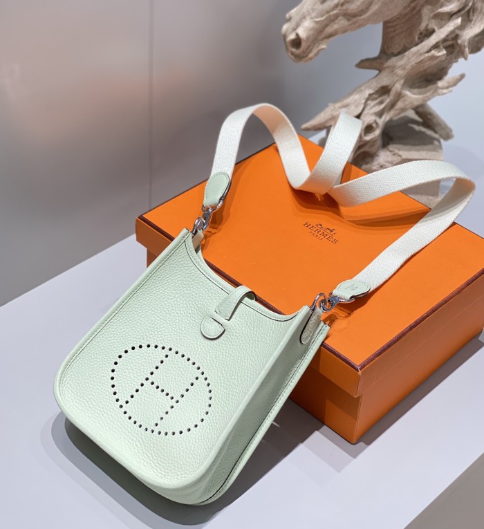  Handbags Hermes 𝗠𝗶𝗻𝗶 𝗘𝘃𝗲𝗹𝘆𝗻𝗲 size:18 cm
