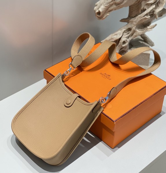  Handbags Hermes 𝗠𝗶𝗻𝗶 𝗘𝘃𝗲𝗹𝘆𝗻𝗲 size:18 cm