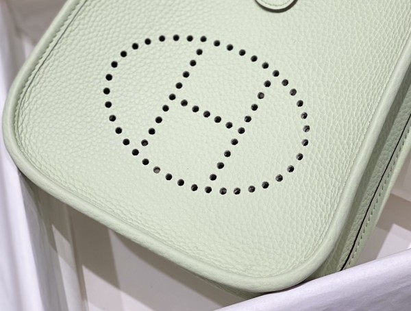  Handbags Hermes 𝗠𝗶𝗻𝗶 𝗘𝘃𝗲𝗹𝘆𝗻𝗲 size:18 cm