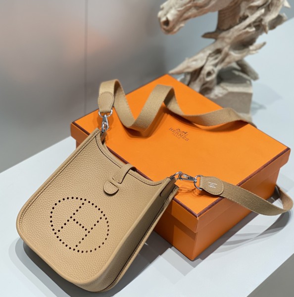  Handbags Hermes 𝗠𝗶𝗻𝗶 𝗘𝘃𝗲𝗹𝘆𝗻𝗲 size:18 cm