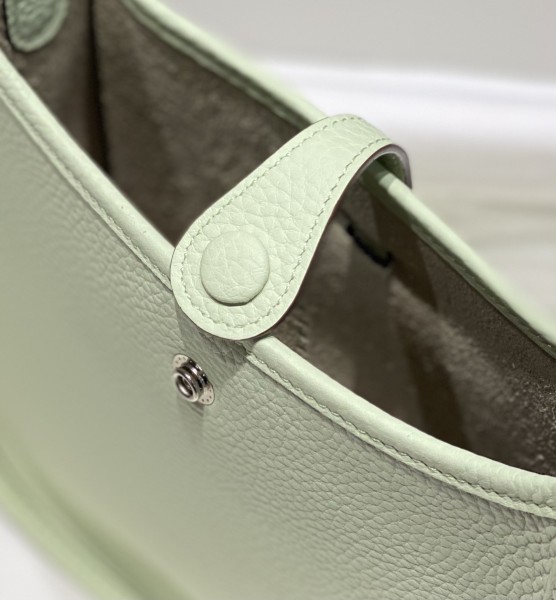  Handbags Hermes 𝗠𝗶𝗻𝗶 𝗘𝘃𝗲𝗹𝘆𝗻𝗲 size:18 cm