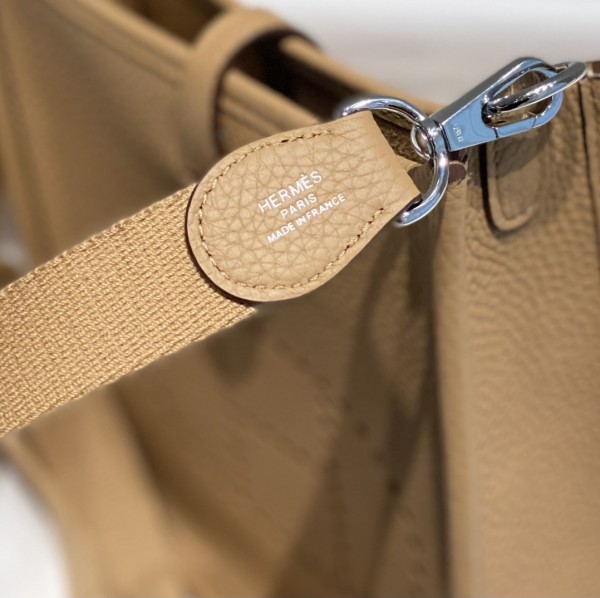  Handbags Hermes 𝗠𝗶𝗻𝗶 𝗘𝘃𝗲𝗹𝘆𝗻𝗲 size:18 cm