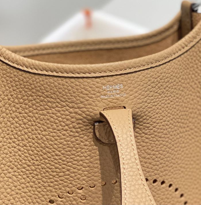  Handbags Hermes 𝗠𝗶𝗻𝗶 𝗘𝘃𝗲𝗹𝘆𝗻𝗲 size:18 cm